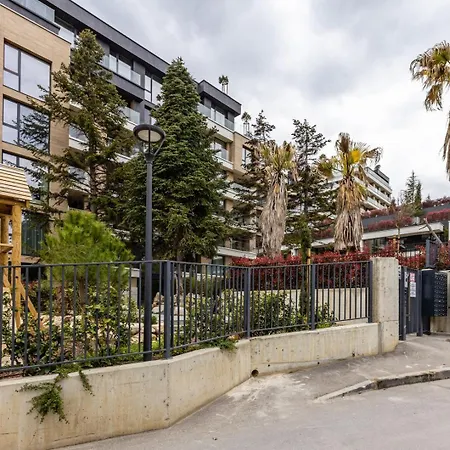 Azur Panorama 1br W/ Garage | 5 Min Walk To Apartment *
