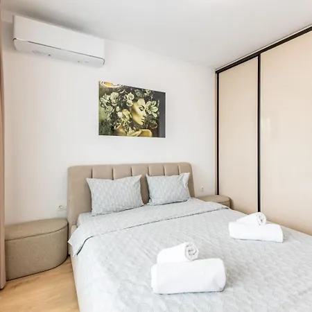 Apartman Azur Panorama 1br W/ Garage | 5 Min Walk To *