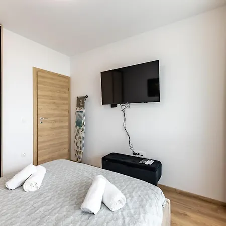 Azur Panorama 1br W/ Garage | 5 Min Walk To Apartman *